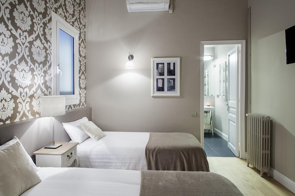 Bachome Gallery B&B Барселона Стая снимка
