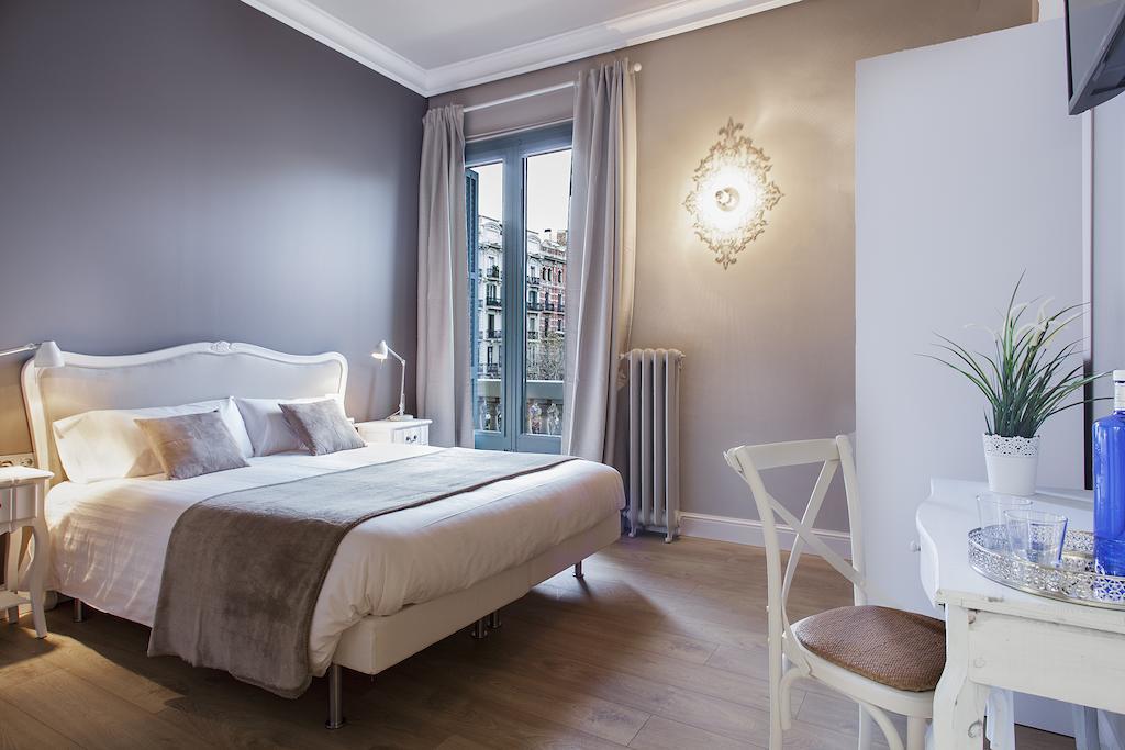 Bachome Gallery B&B Барселона Стая снимка